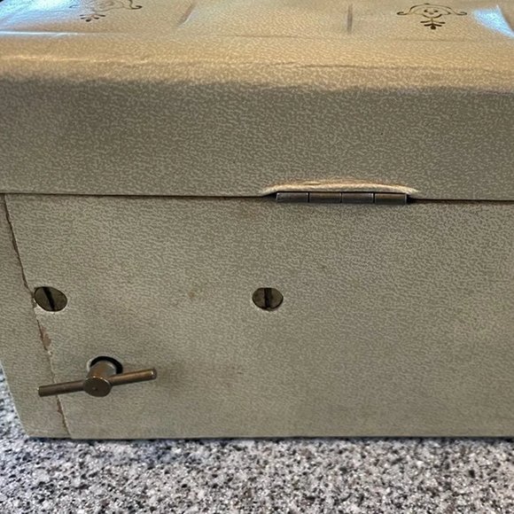 Vintage Musical Jewelry Box Red Interior - Picture 10 of 11